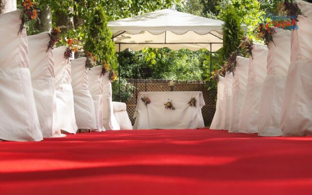 Cách vệ sinh thảm nhà hàng tiệc cưới cao cấp