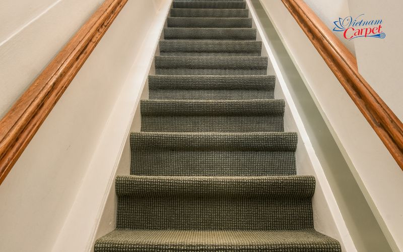 Có nên trải thảm cầu thang và lợi ích khi trải thảm Có nên trải thảm cầu thang và lợi ích khi trải thảm